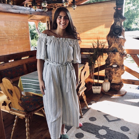 Hello! My name is Samantha! Welcome to my closet. - Picture 1 of 1